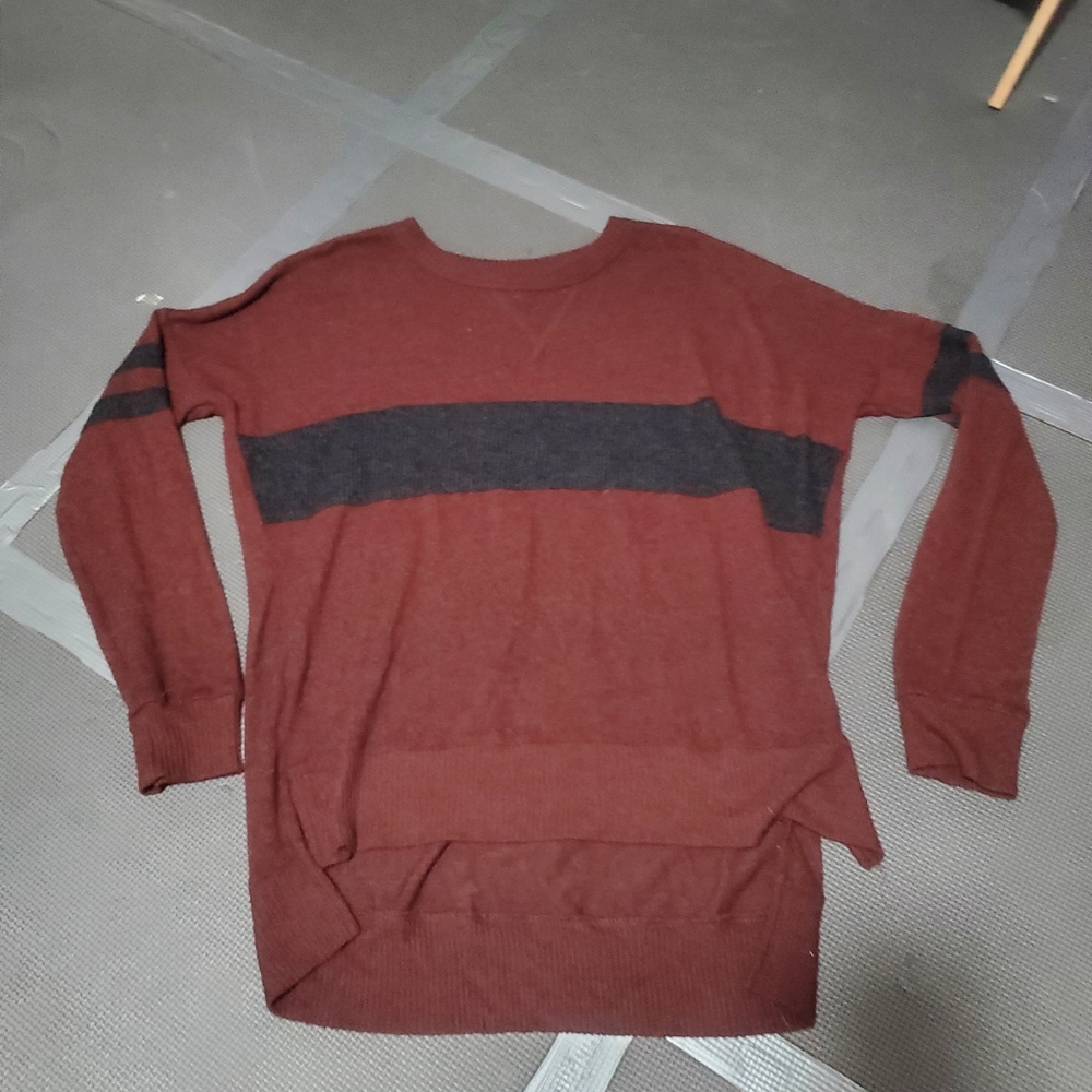 sweater - Picture 1 of 2